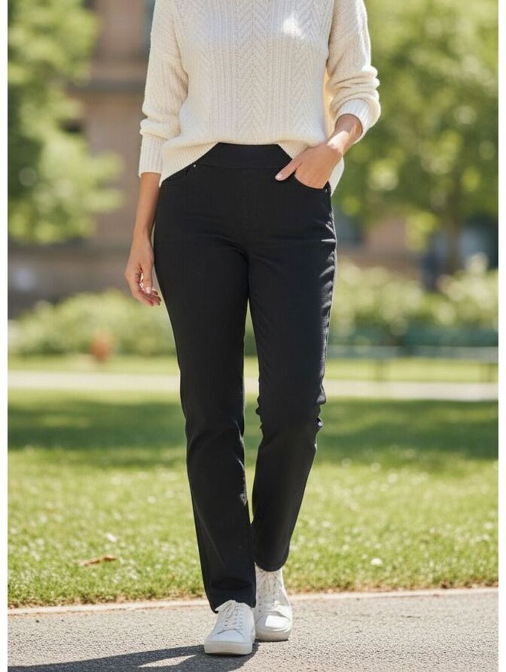 UP! Black Stretch Pull-On Pants Size 8 Straight Leg Casual Comfort